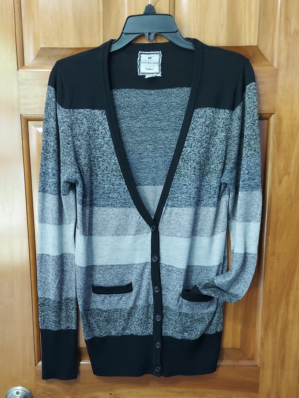 Poof Excellence Striped Medium Soft Cardigan Sweater, Front Pockets, Like New ▪
